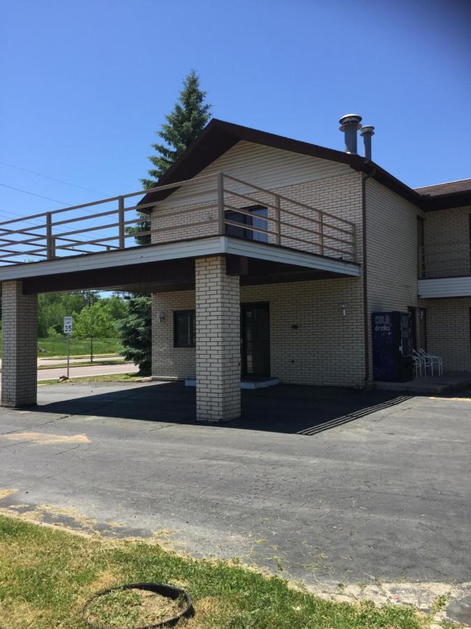 Malibu Inn Lake Delton Exterior photo